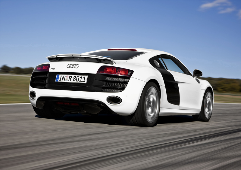 Illustration for article titled 2010 Audi R8 5.2 V10 Proves Ten Sounds Better Than Eight